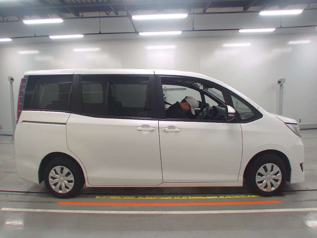 2019 Toyota Noah ZRR80G[2]