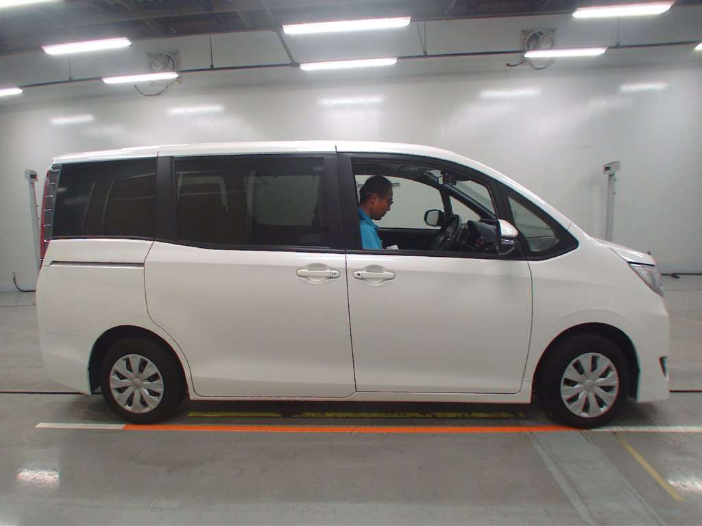 2019 Toyota Noah ZRR80G[2]