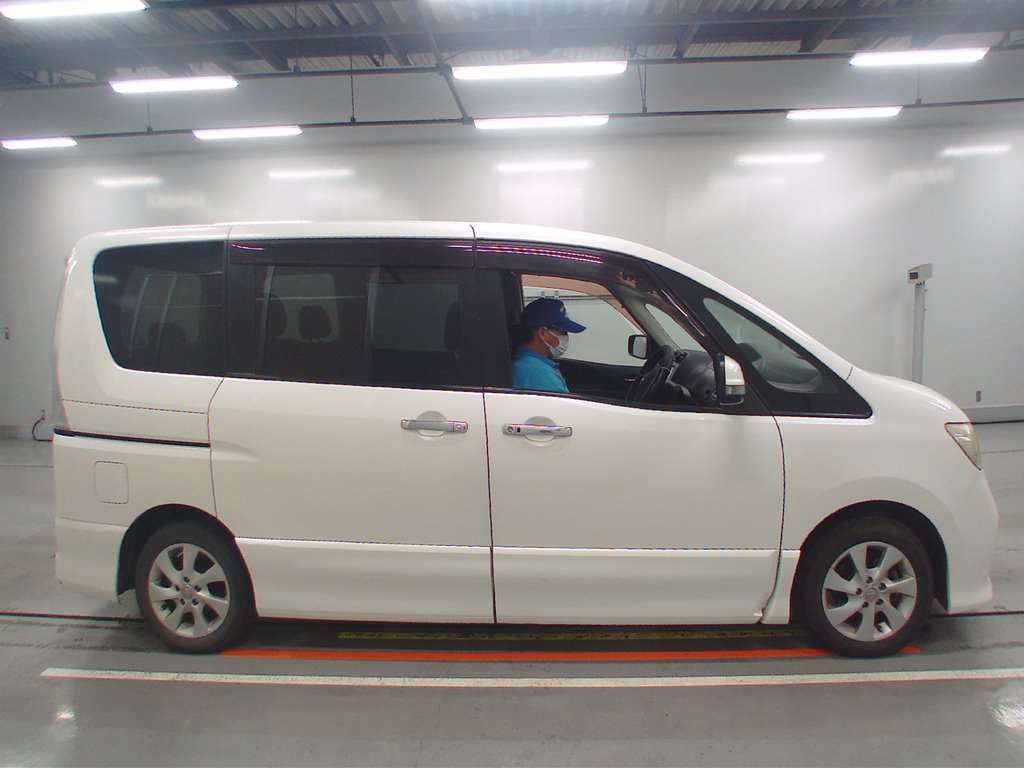 2011 Nissan Serena FC26[2]