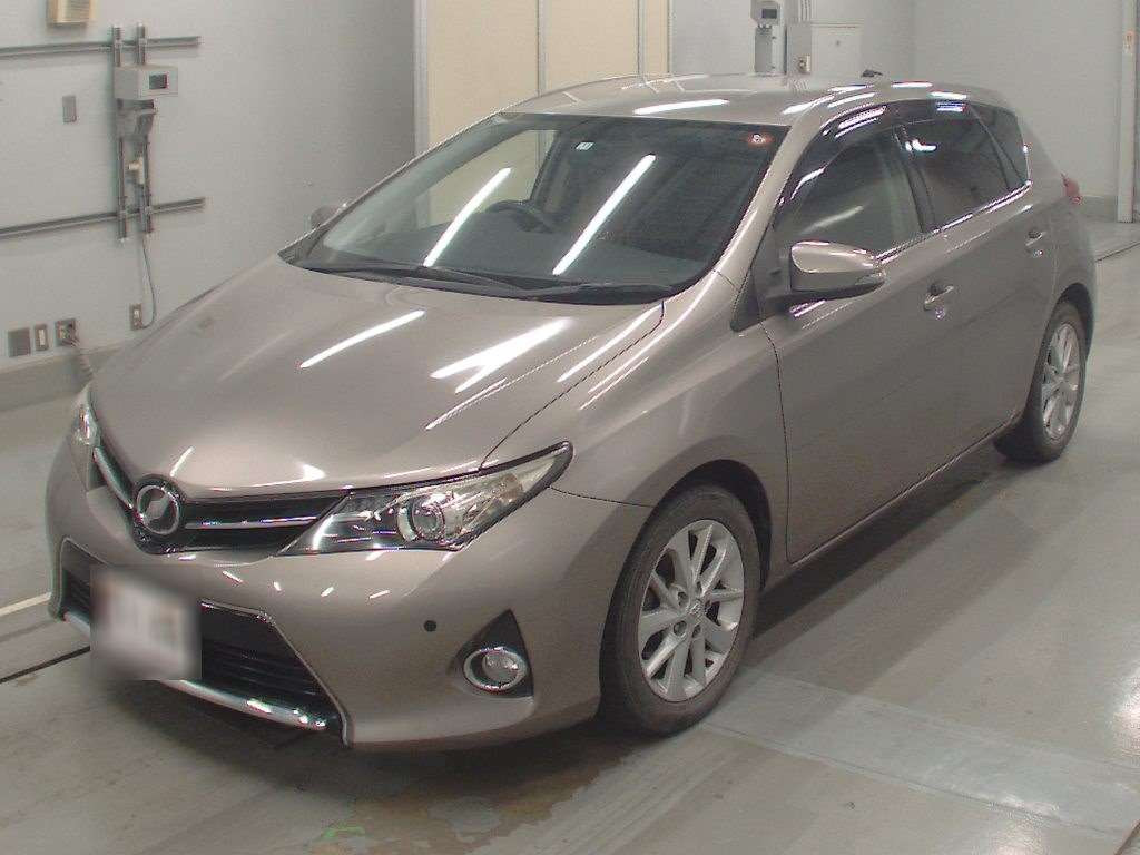 2013 Toyota Auris NZE181H[0]