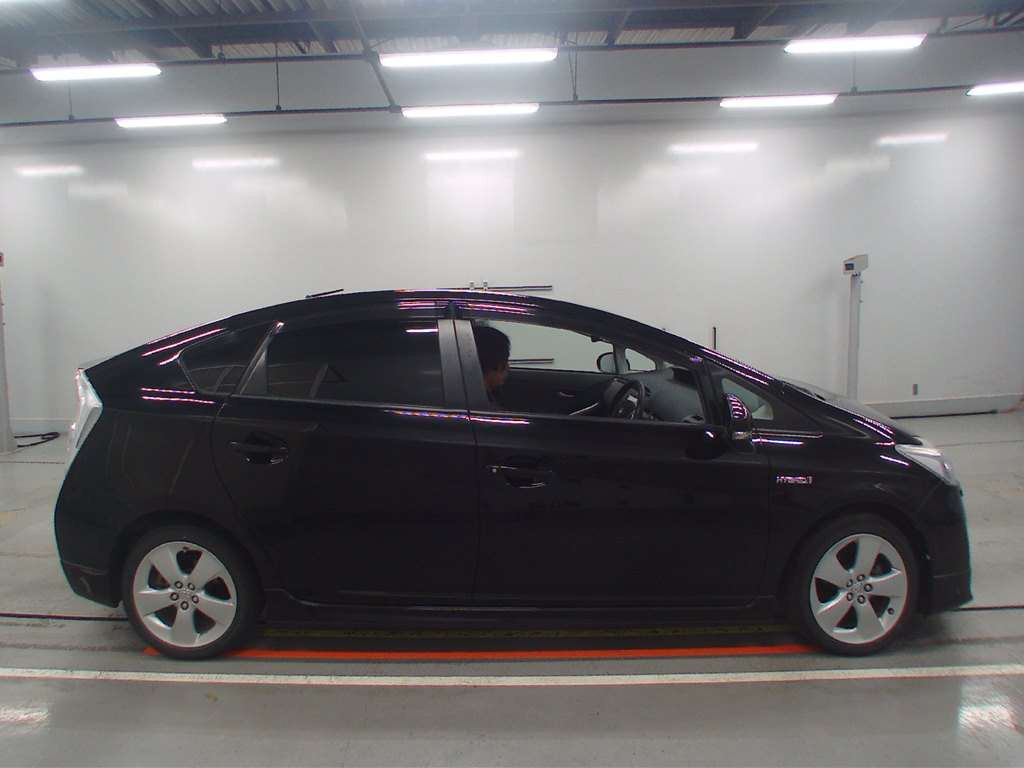 2011 Toyota Prius ZVW30[2]