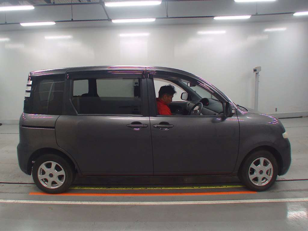 2009 Toyota Sienta NCP81G[2]