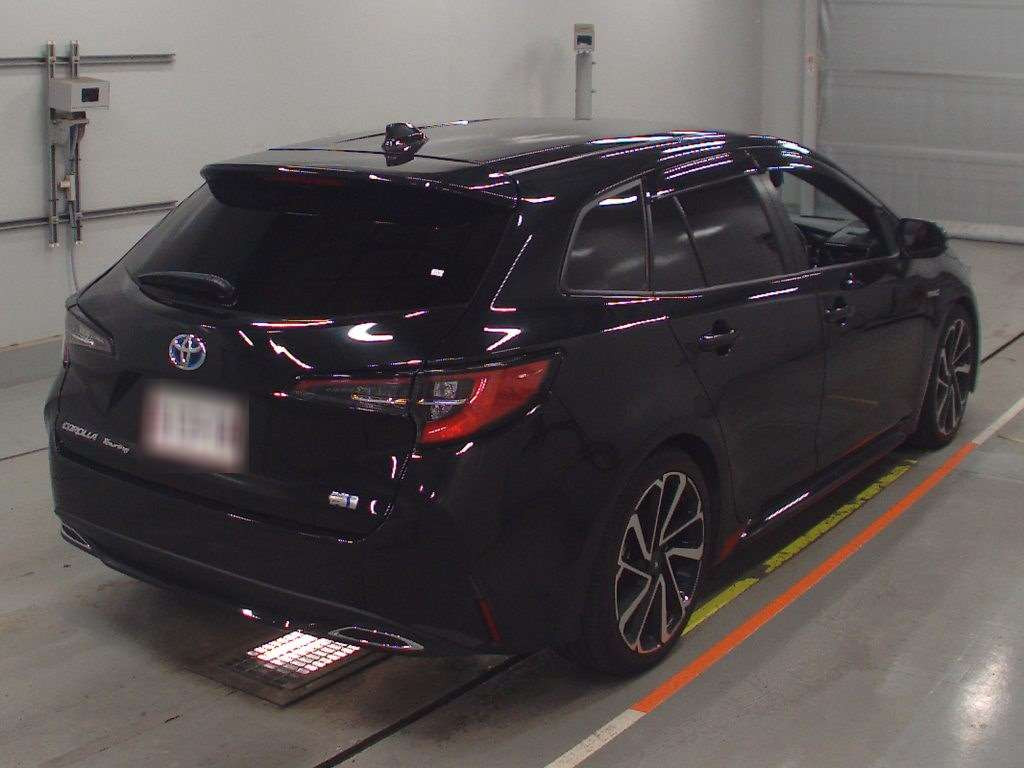 2019 Toyota Corolla Touring Wagon ZWE214W[1]