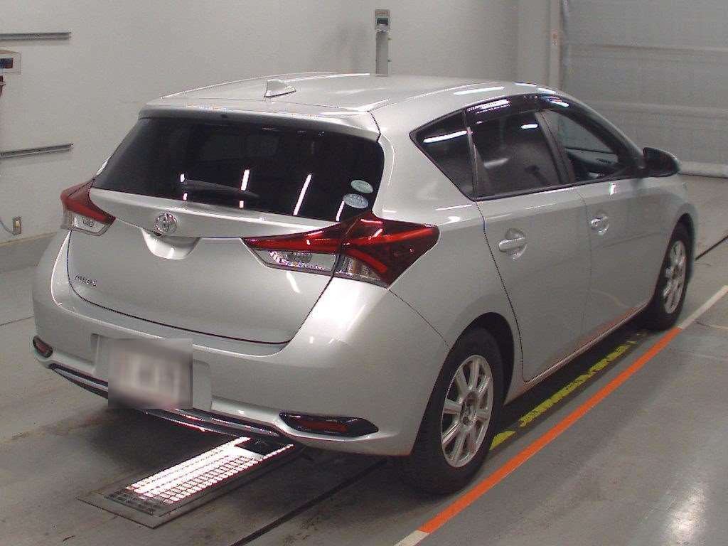 2015 Toyota Auris NZE181H[1]