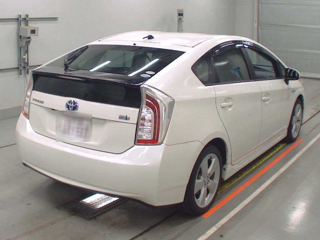 2014 Toyota Prius ZVW30[1]