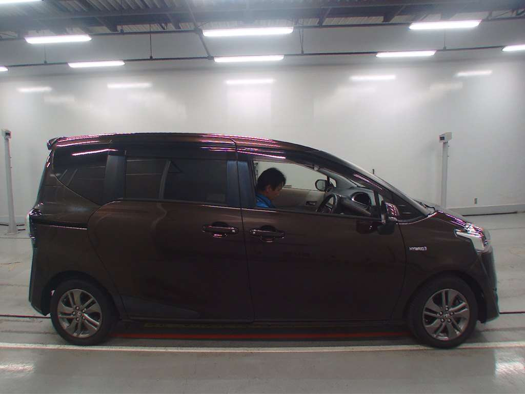 2016 Toyota Sienta NHP170G[2]