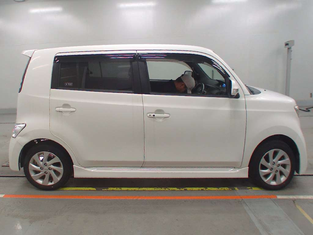 2010 Toyota bB QNC21[2]