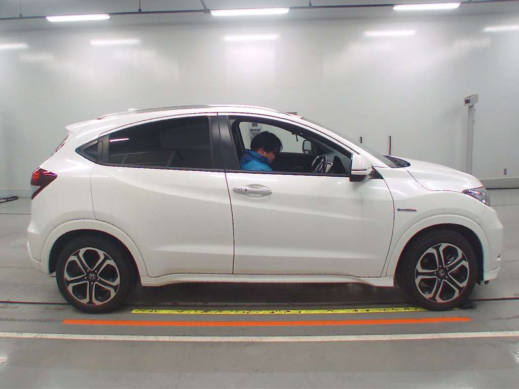 2015 Honda VEZEL RU3[2]