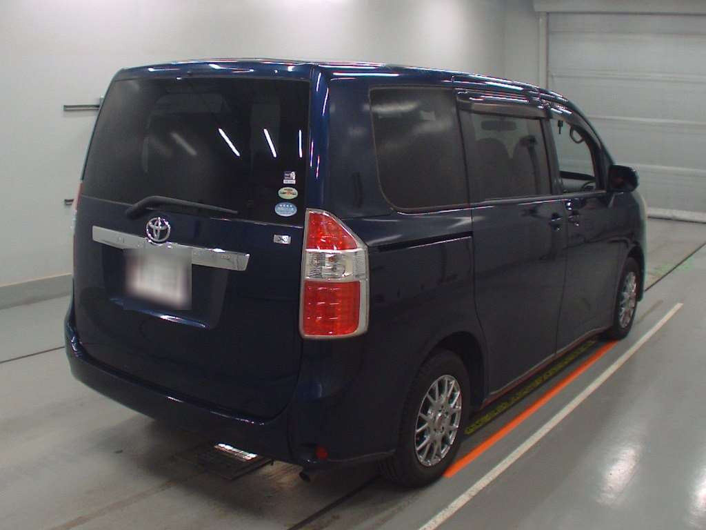 2007 Toyota Noah ZRR70G[1]