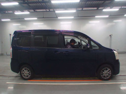 2007 Toyota Noah