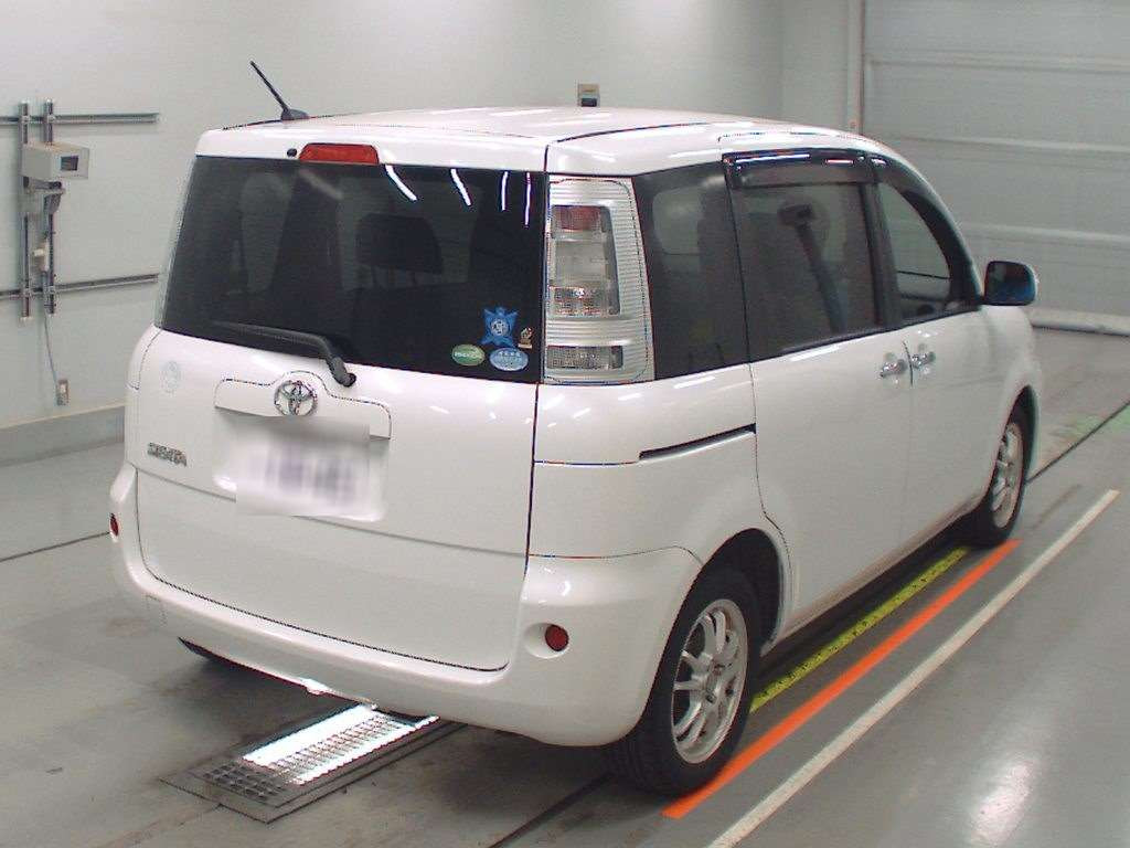 2014 Toyota Sienta NCP81G[1]