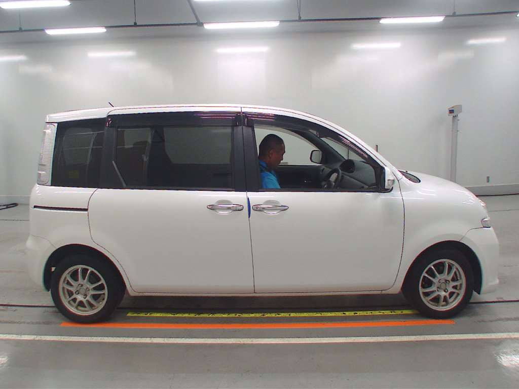 2014 Toyota Sienta NCP81G[2]