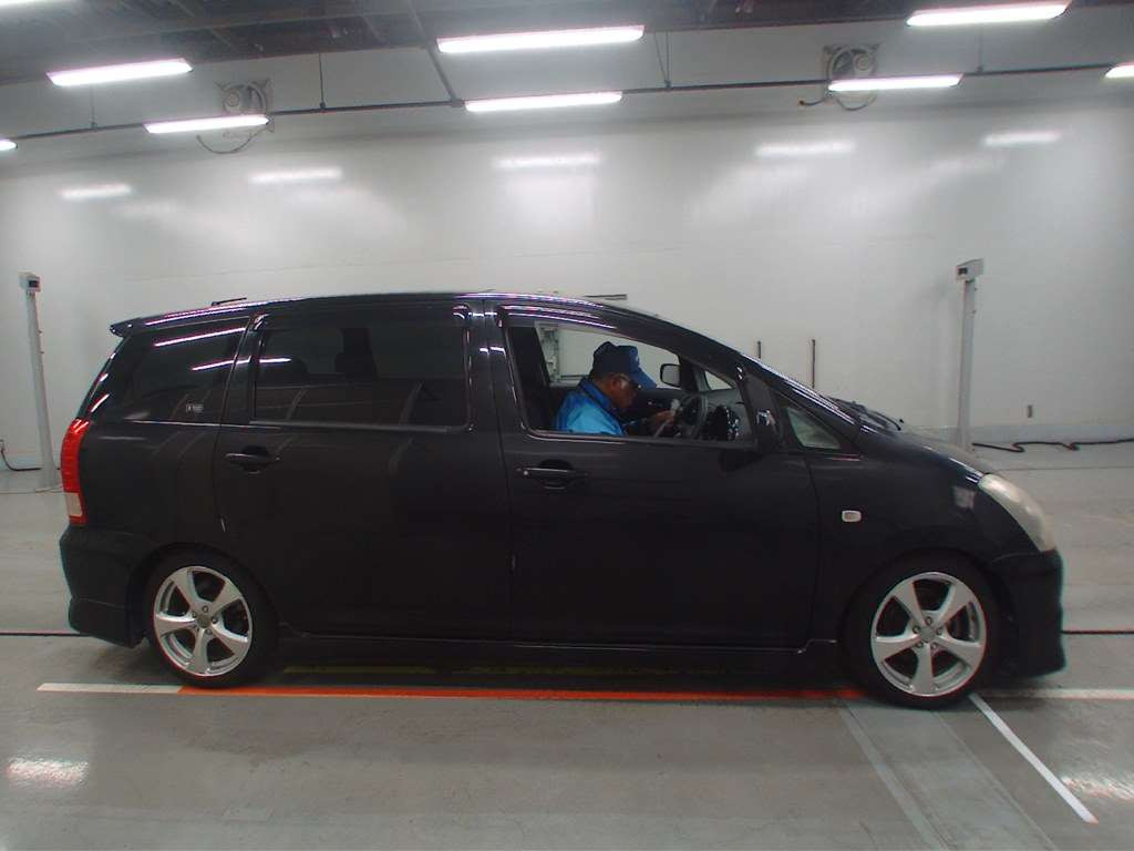 2006 Toyota Wish ZNE10G[2]