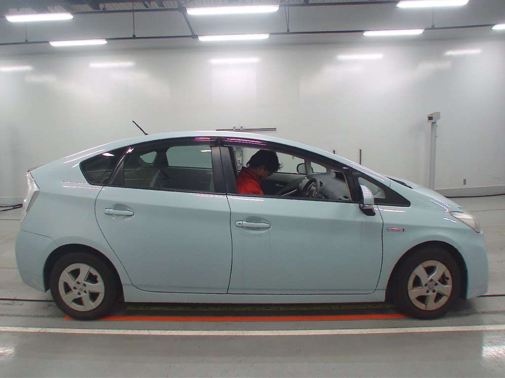 2011 Toyota Prius ZVW30[2]