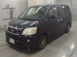 2005 Toyota Noah