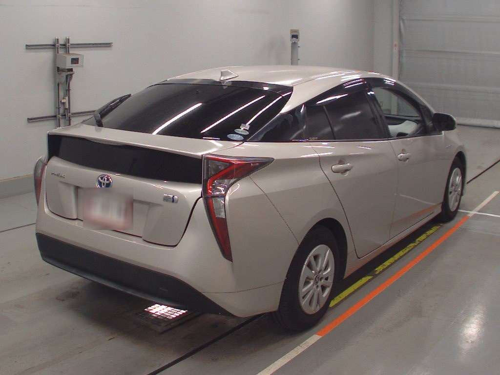 2015 Toyota Prius ZVW50[1]