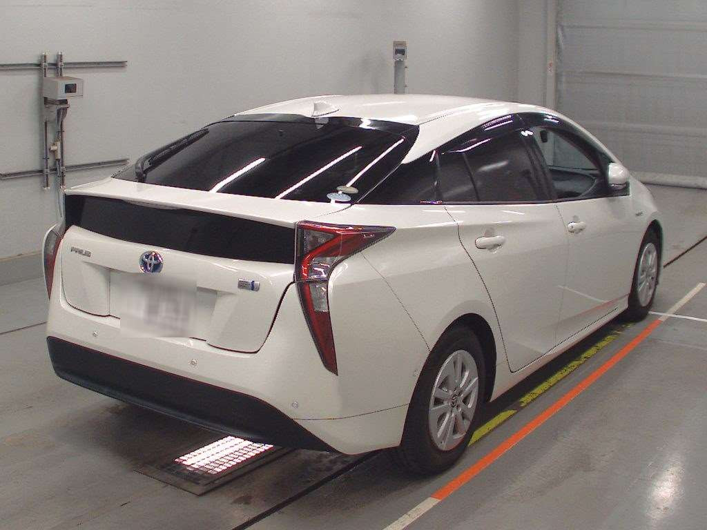 2017 Toyota Prius ZVW50[1]