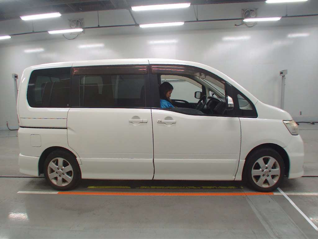 2009 Nissan Serena CC25[2]