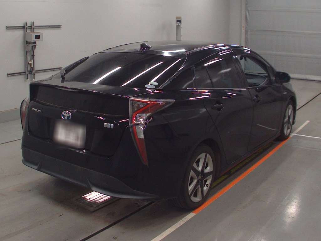 2016 Toyota Prius ZVW50[1]