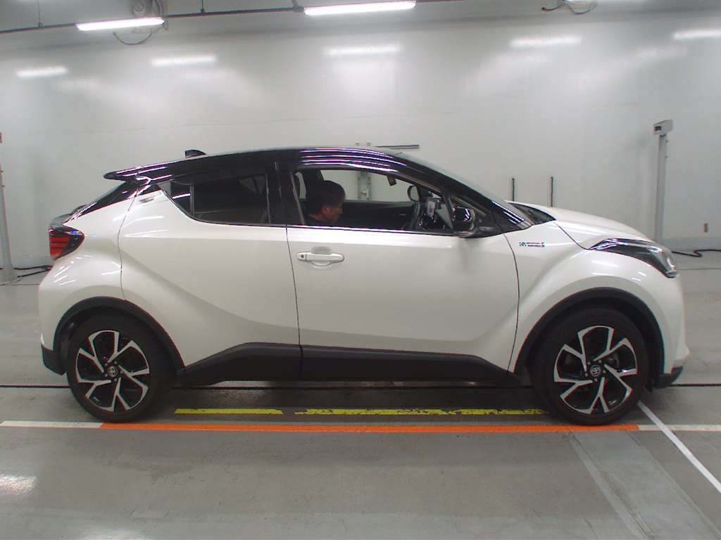 2020 Toyota C-HR ZYX11[2]