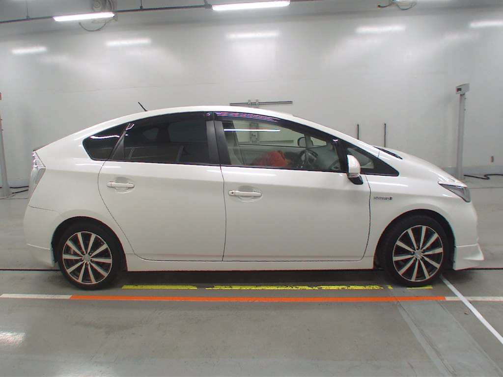 2012 Toyota Prius ZVW30[2]