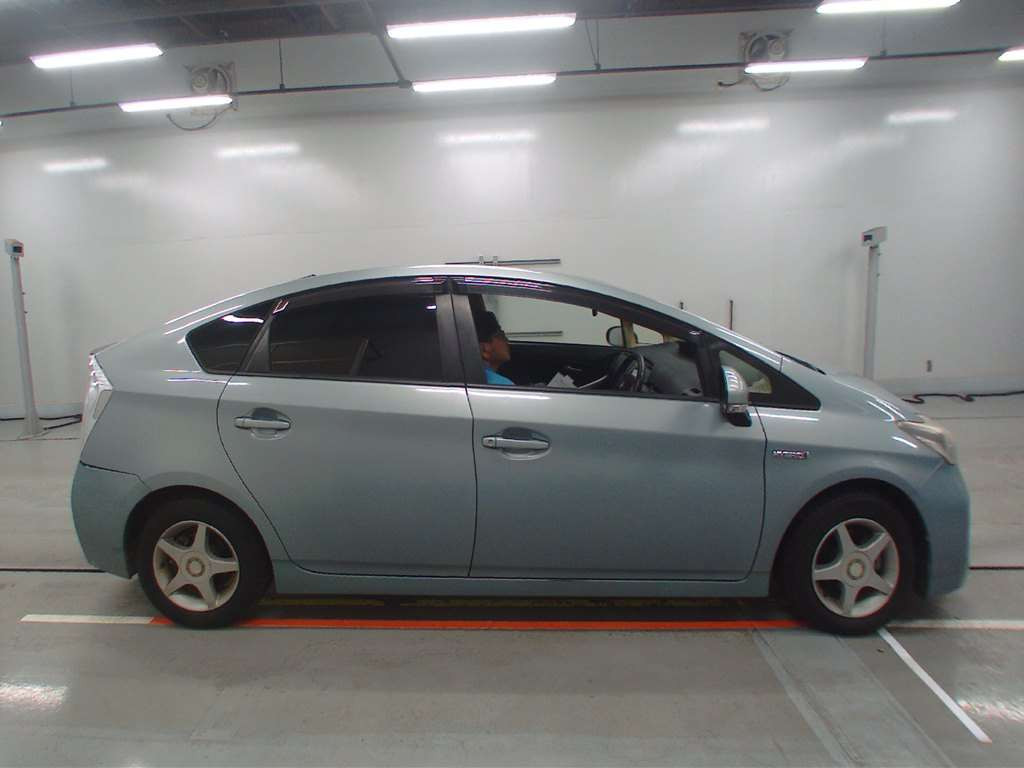 2012 Toyota Prius ZVW30[2]