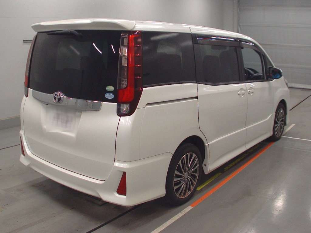 2014 Toyota Noah ZRR80W[1]