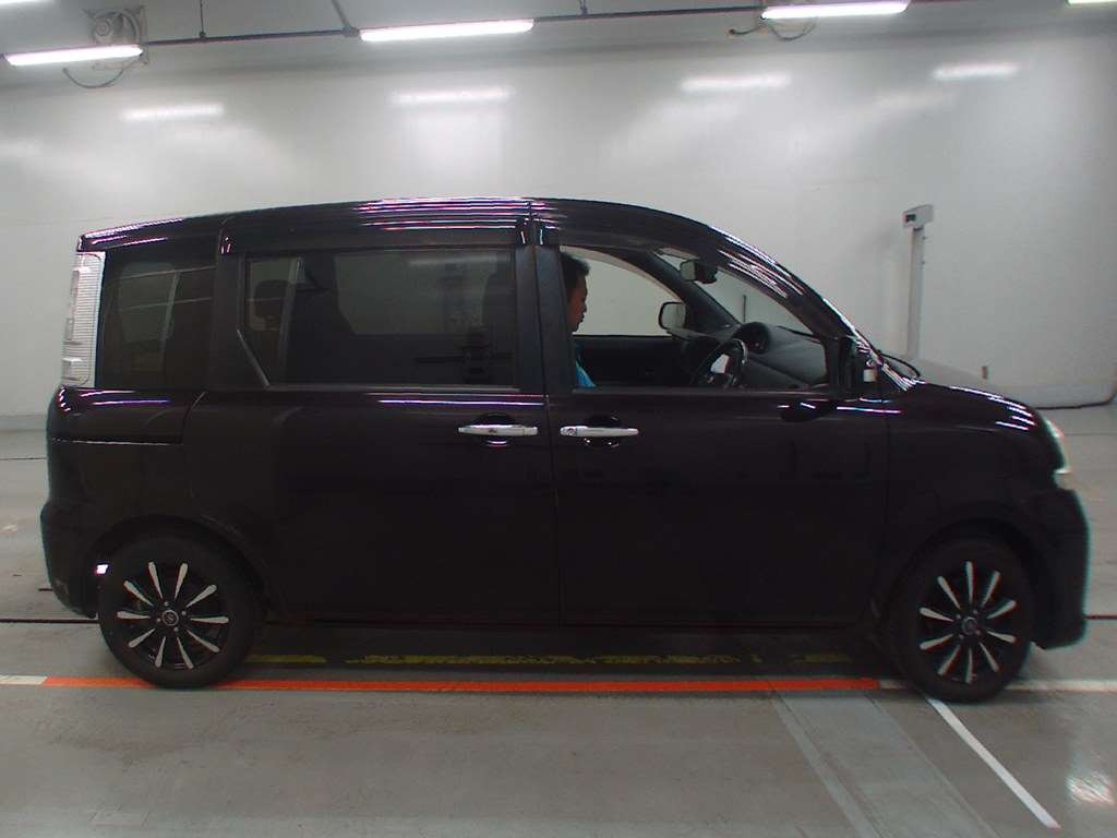 2012 Toyota Sienta NCP81G[2]