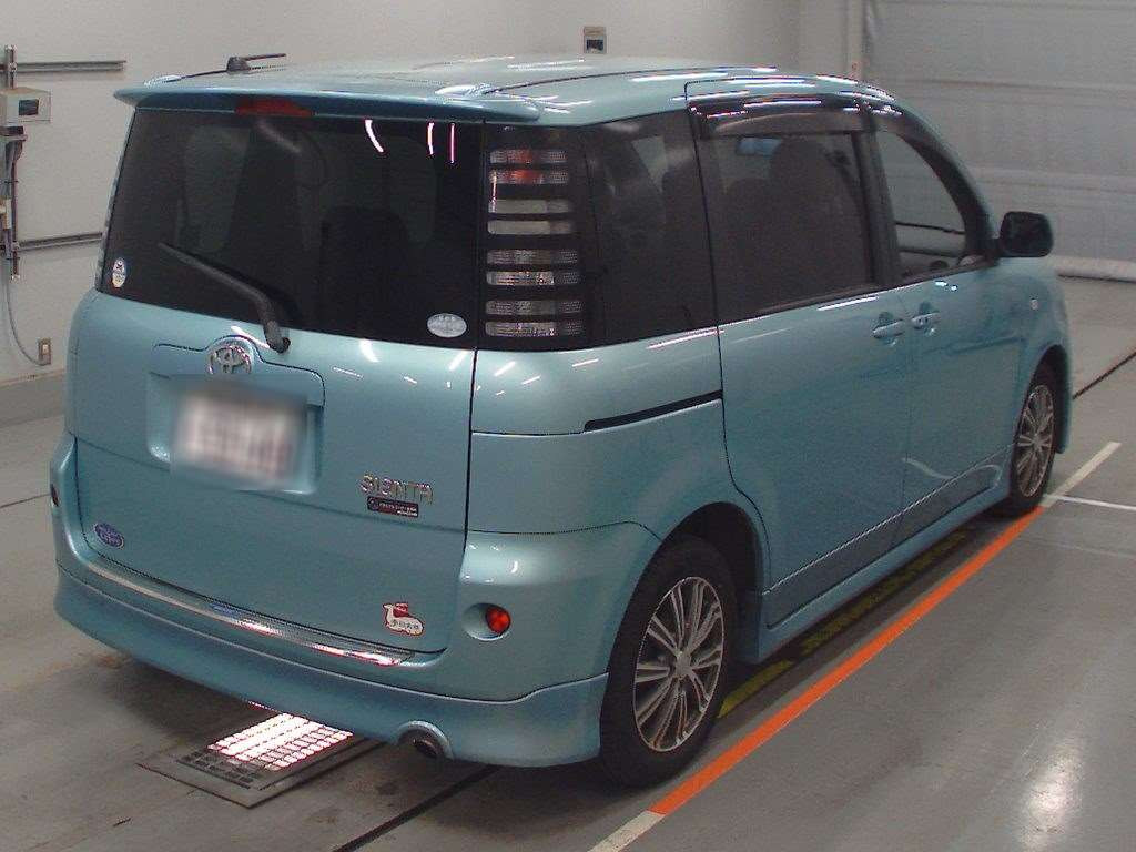 2004 Toyota Sienta NCP81G[1]