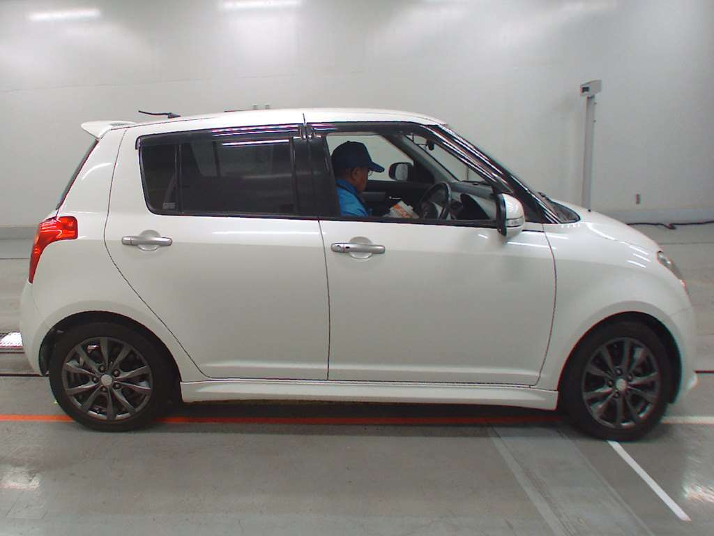 2010 Suzuki Swift ZC31S[2]