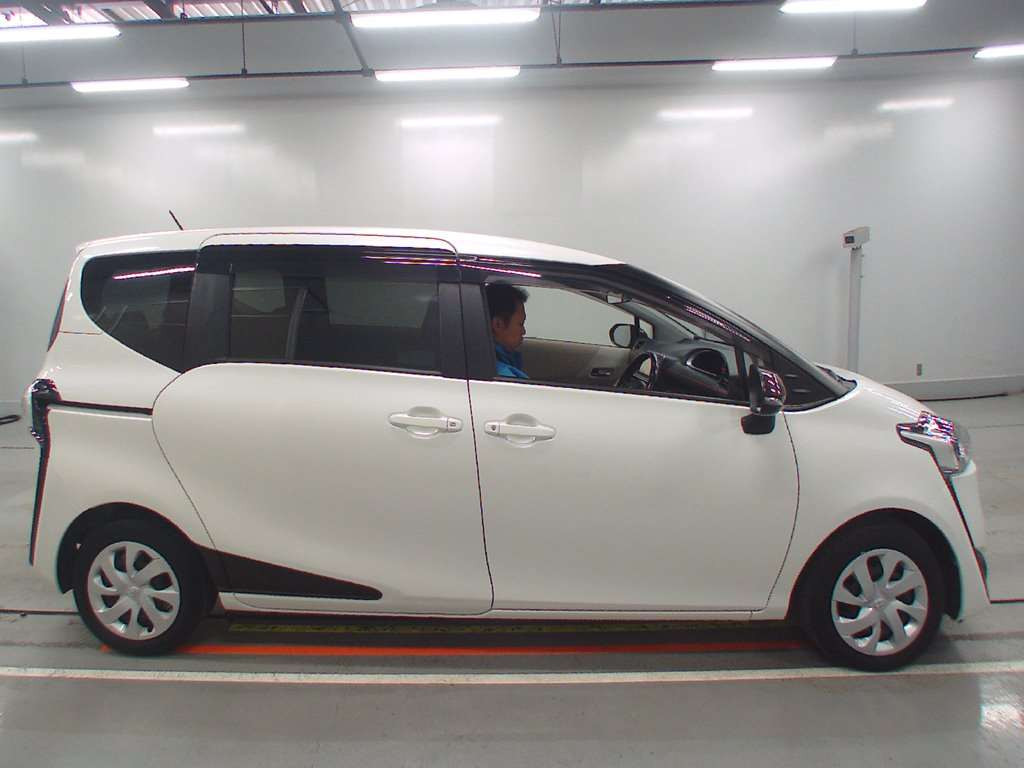 2018 Toyota Sienta NSP170G[2]