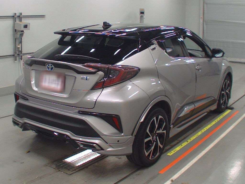 2017 Toyota C-HR ZYX10[1]