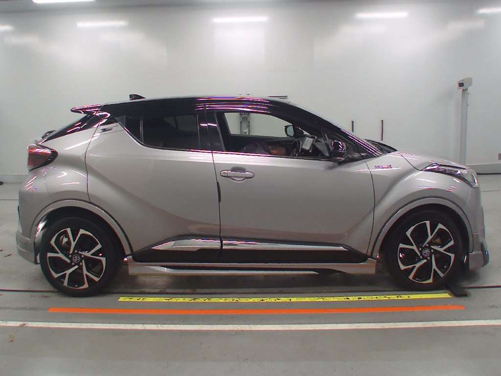 2017 Toyota C-HR ZYX10[2]