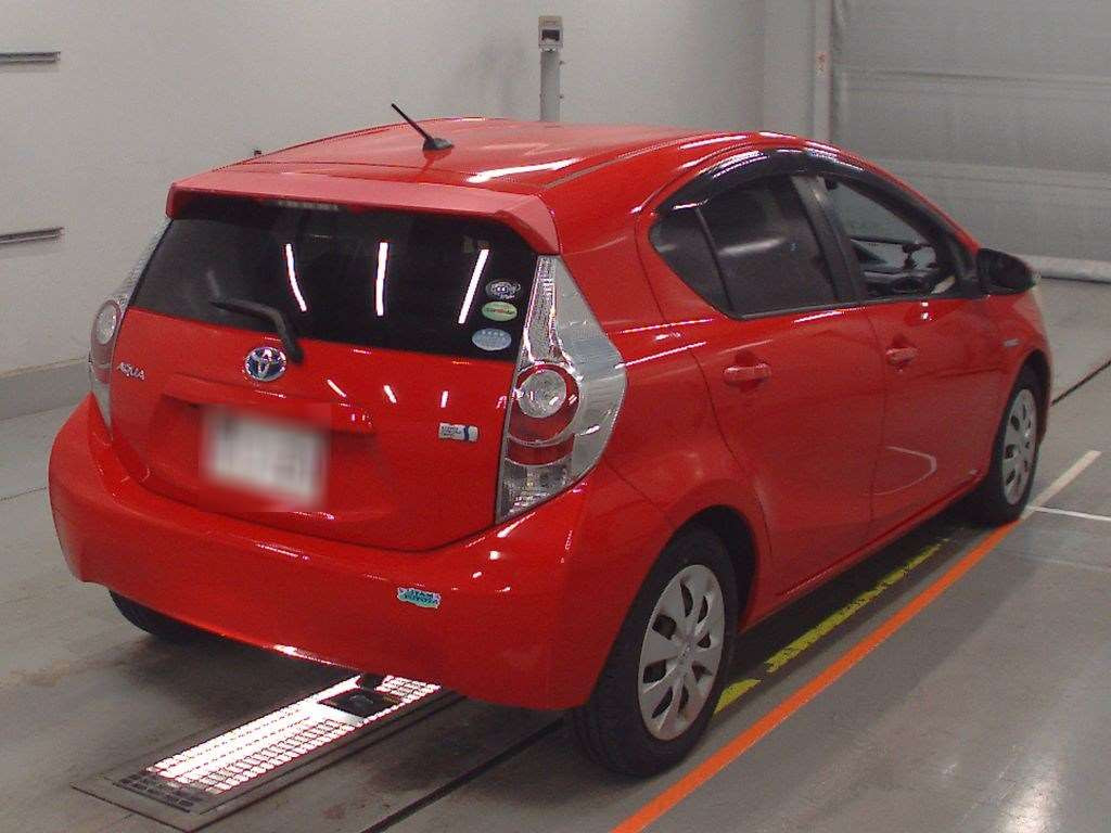 2012 Toyota Aqua NHP10[1]