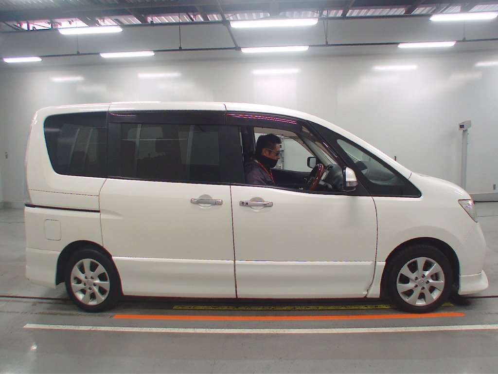 2011 Nissan Serena FC26[2]