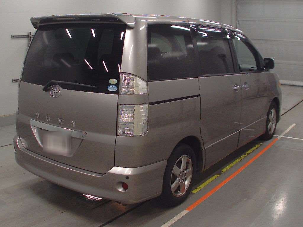 2005 Toyota Voxy AZR60G[1]