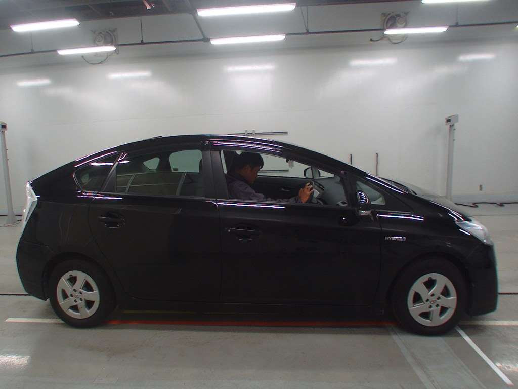 2011 Toyota Prius ZVW30[2]