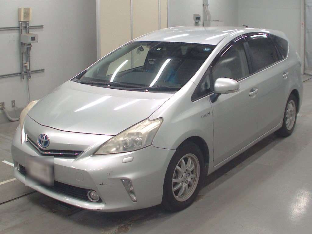 2011 Toyota Prius alpha ZVW41W[0]