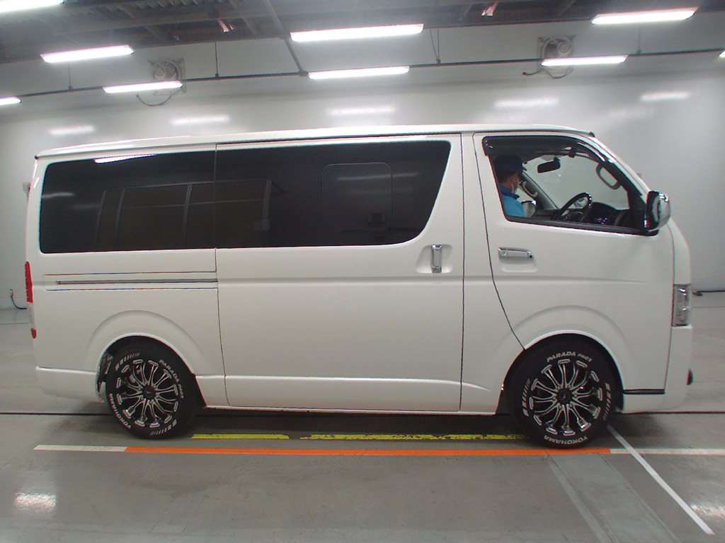 2017 Toyota Hiace Van TRH200V[2]