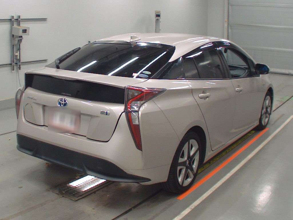 2016 Toyota Prius ZVW50[1]