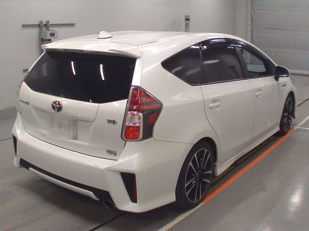 2015 Toyota Prius alpha ZVW41W[1]