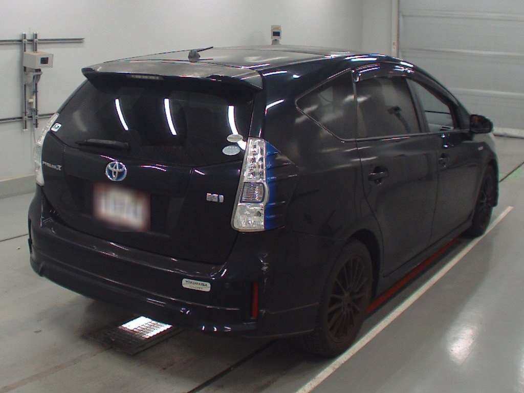 2012 Toyota Prius alpha ZVW41W[1]