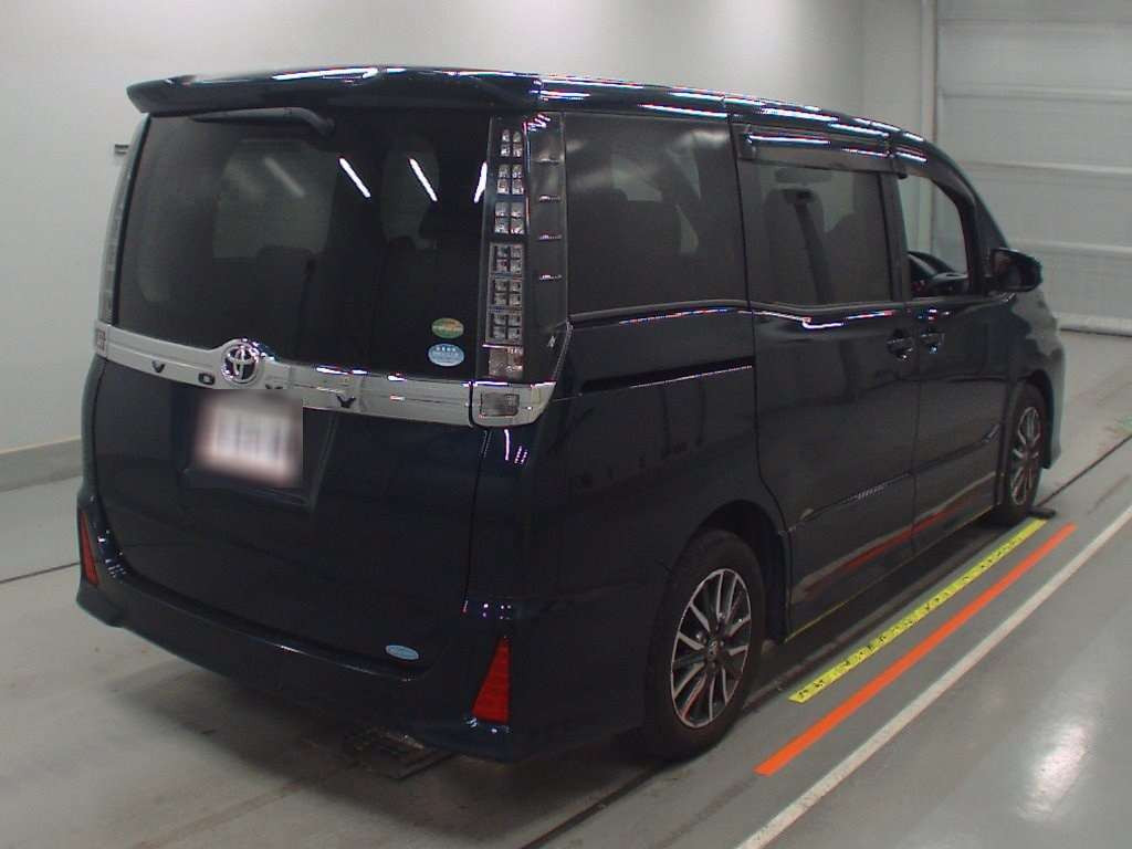 2015 Toyota Voxy ZRR80W[1]