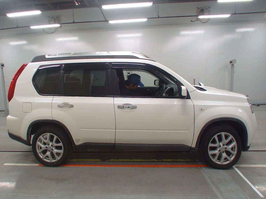 2013 Nissan X-Trail NT31[2]