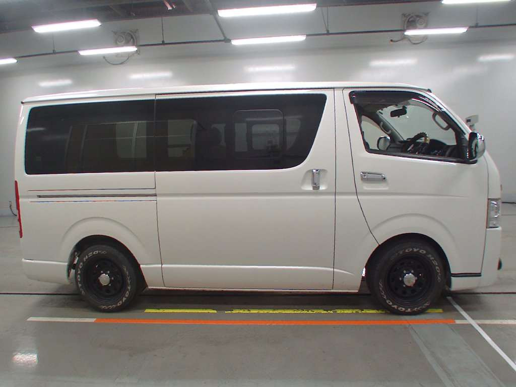 2014 Toyota Regiusace Van TRH200V[2]