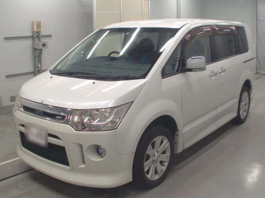 2011 Mitsubishi Delica D5