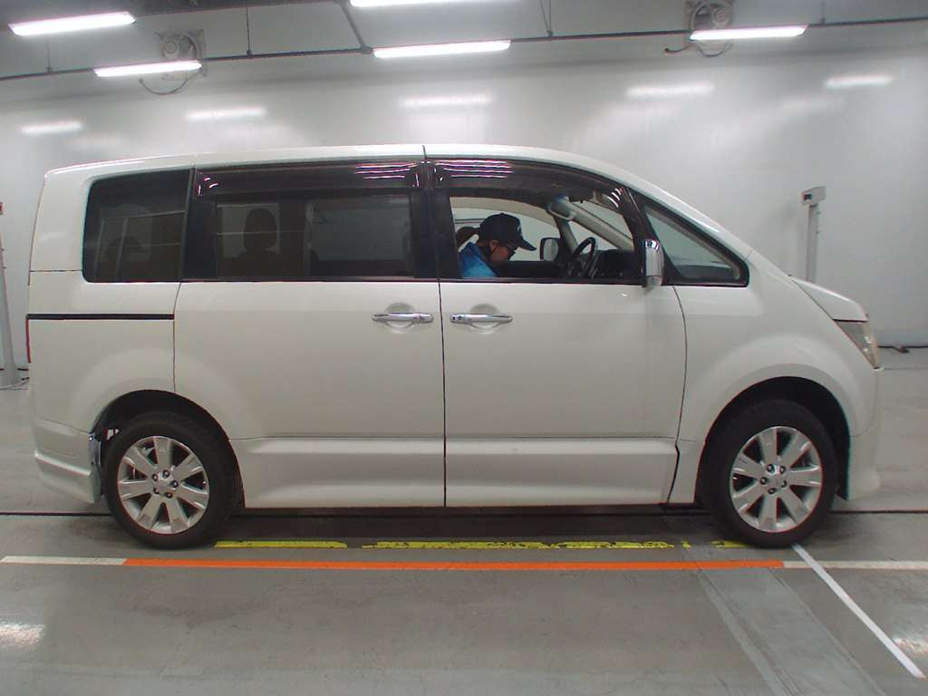 2011 Mitsubishi Delica D5 CV5W[2]