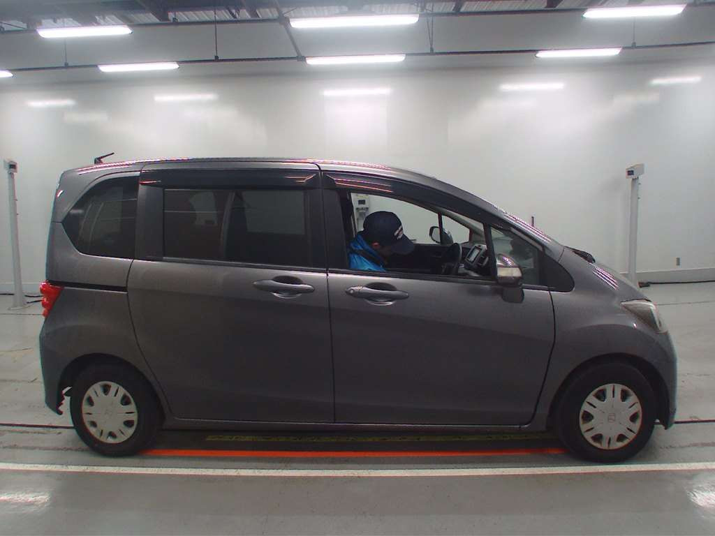 2011 Honda Freed GB3[2]