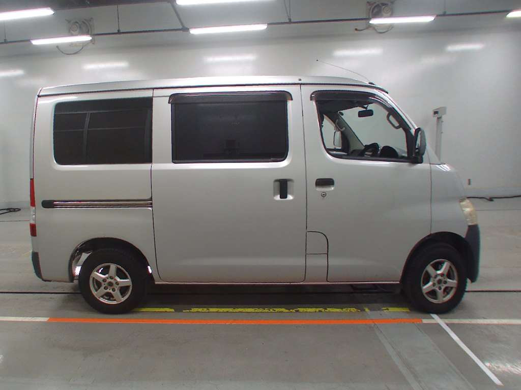 2009 Toyota Townace Van S402M[2]