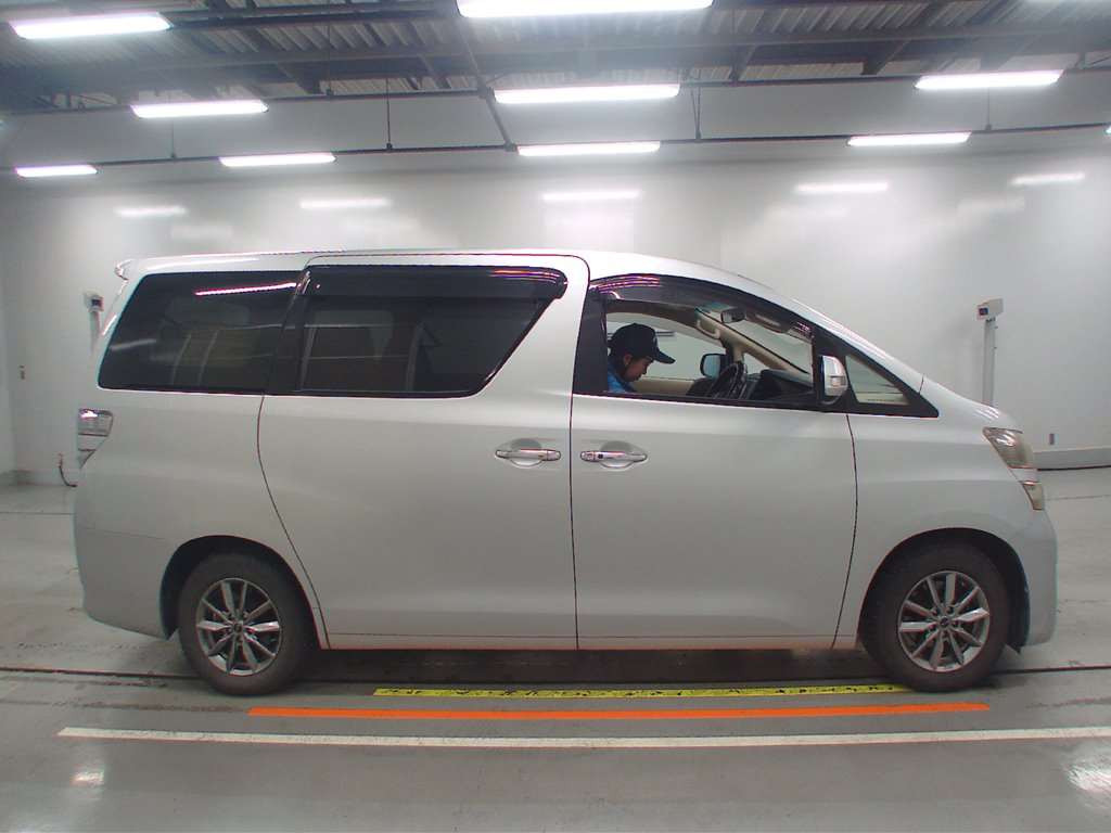 2009 Toyota Vellfire ANH20W[2]